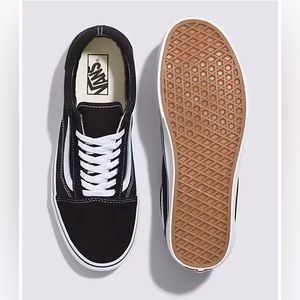 Vans Old Skool Skater. Women’s 8 Men’s 6.5 in black suede & canvas. EUC